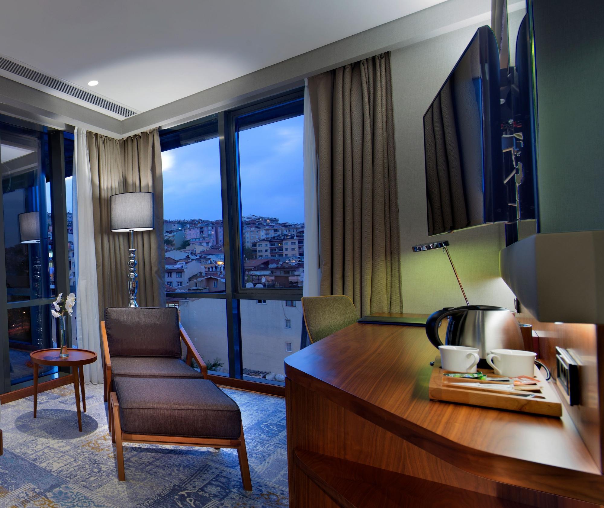 Doubletree By Hilton Istanbul - Piyalepasa Hotel Luaran gambar A room at the hotel