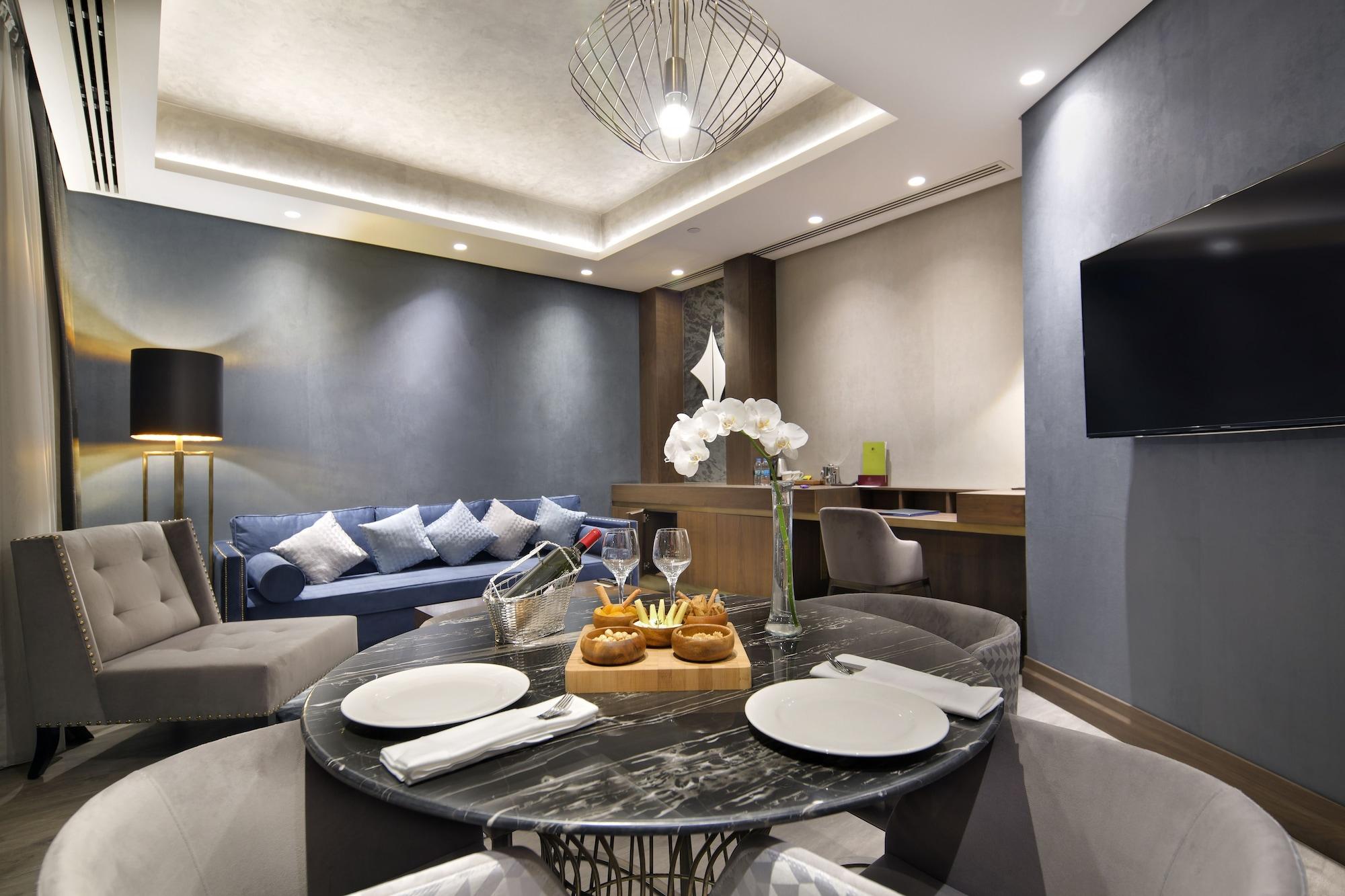 Doubletree By Hilton Istanbul - Piyalepasa Hotel Luaran gambar The Residence, The Ritz-Carlton, Dubai