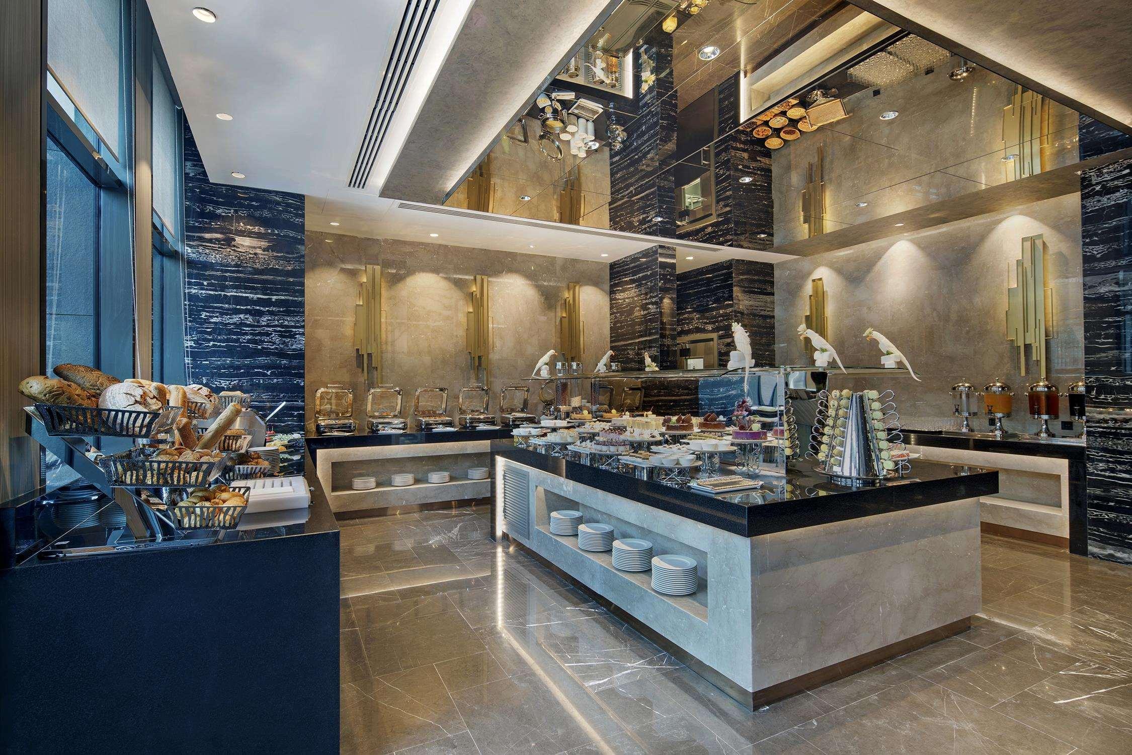 Doubletree By Hilton Istanbul - Piyalepasa Hotel Luaran gambar The buffet at the hotel