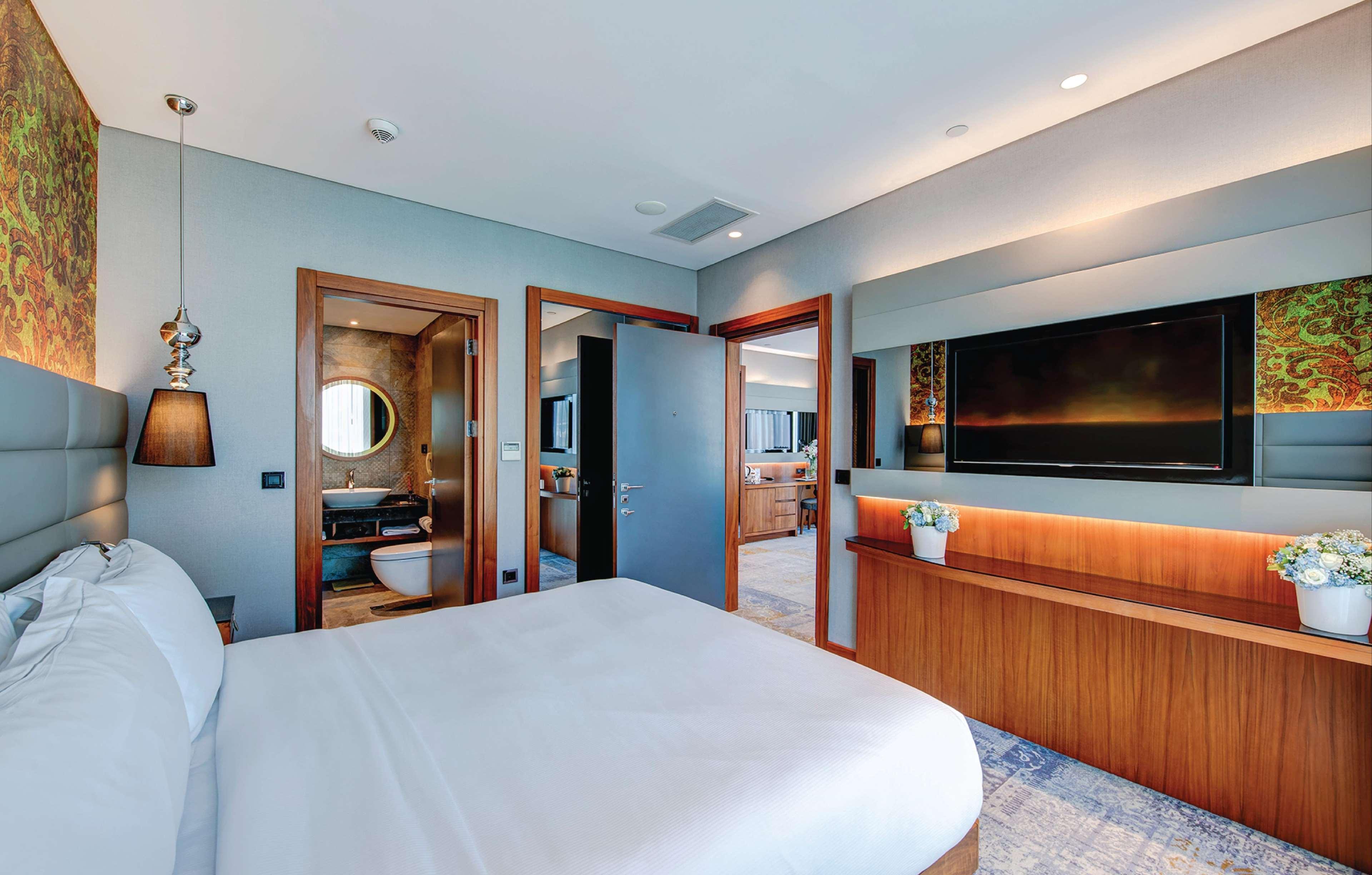 Doubletree By Hilton Istanbul - Piyalepasa Hotel Luaran gambar Suite