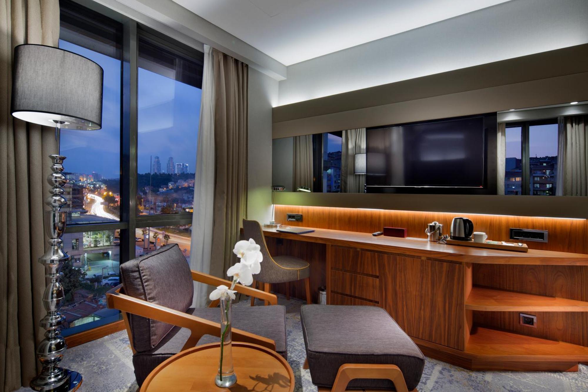 Doubletree By Hilton Istanbul - Piyalepasa Hotel Luaran gambar A room at the hotel