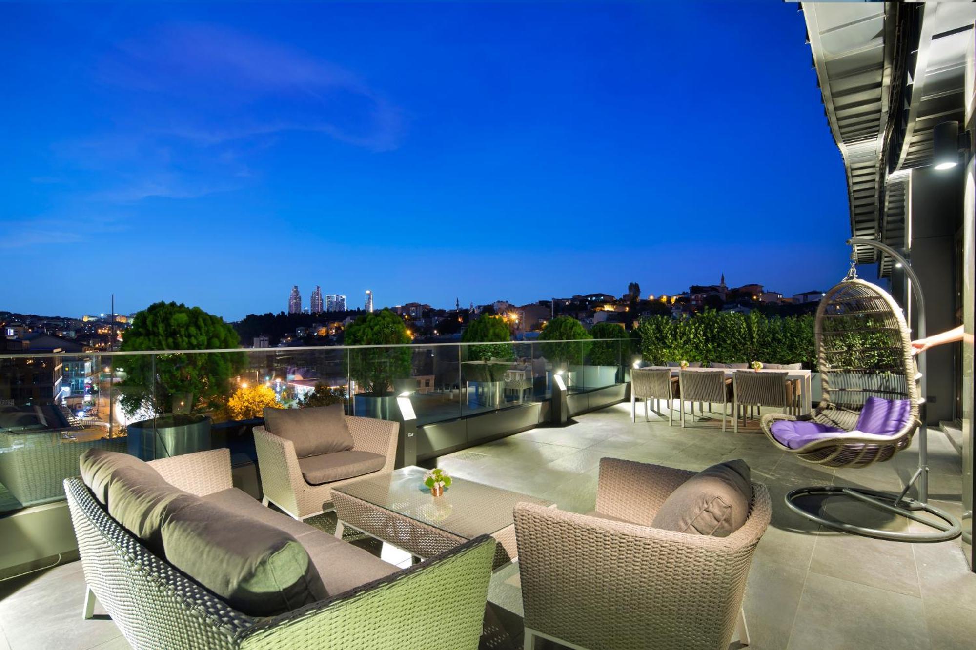 Doubletree By Hilton Istanbul - Piyalepasa Hotel Luaran gambar The Sky Bar