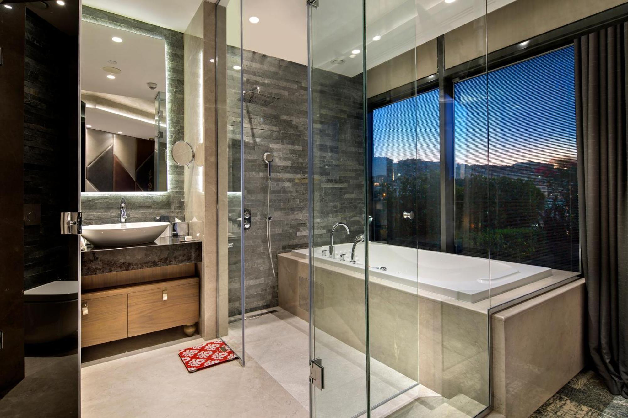 Doubletree By Hilton Istanbul - Piyalepasa Hotel Luaran gambar Bathroom
