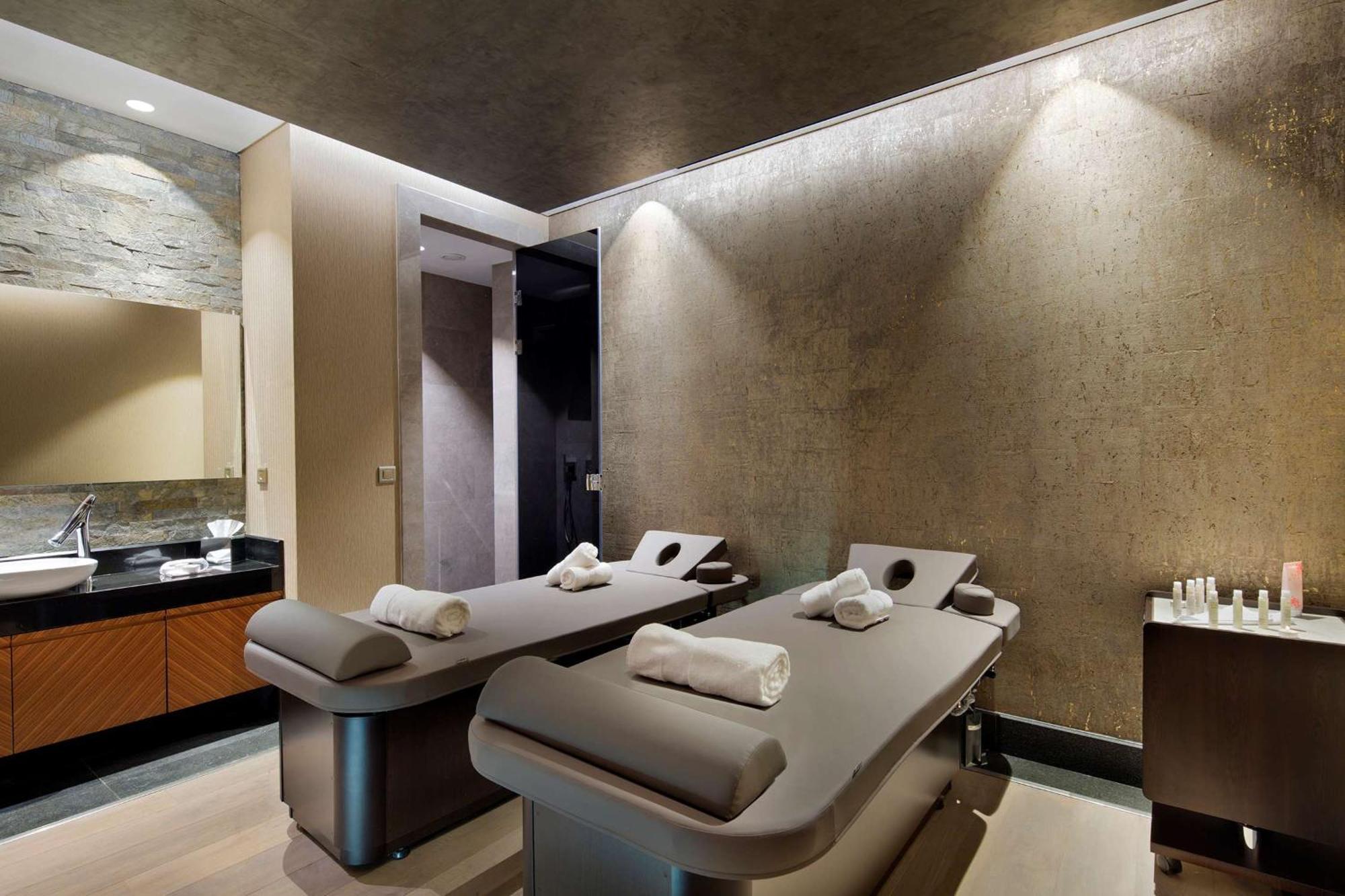 Doubletree By Hilton Istanbul - Piyalepasa Hotel Luaran gambar The spa at The Dorchester