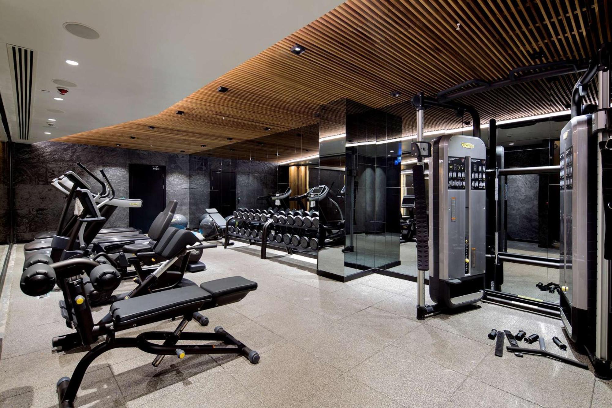 Doubletree By Hilton Istanbul - Piyalepasa Hotel Luaran gambar The gym at the hotel