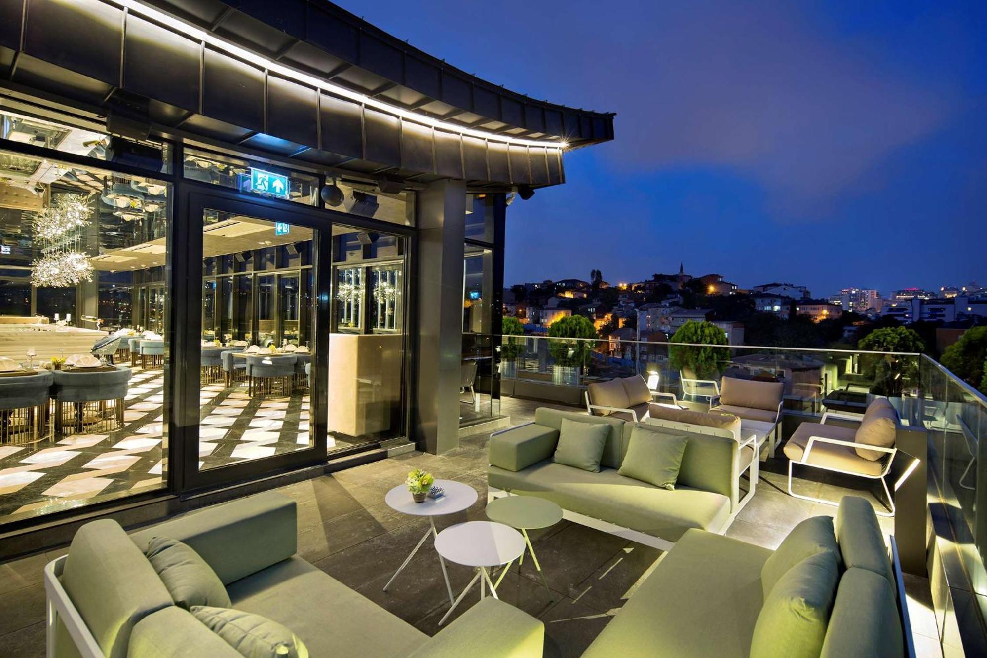 Doubletree By Hilton Istanbul - Piyalepasa Hotel Luaran gambar The Sky Bar