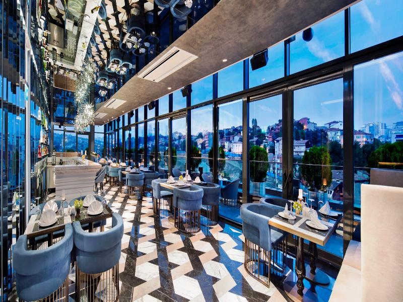Doubletree By Hilton Istanbul - Piyalepasa Hotel Luaran gambar The 360° Sky Bar